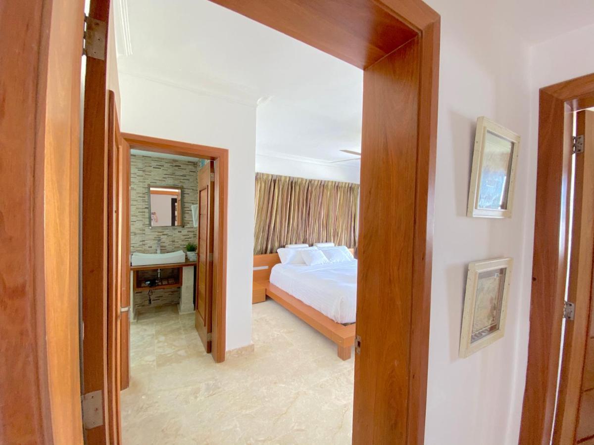 Deluxe Suites Chateau Del Mar - Swimming Pool And Jacuzzi - Bavaro Beach Apartahotel Punta Cana