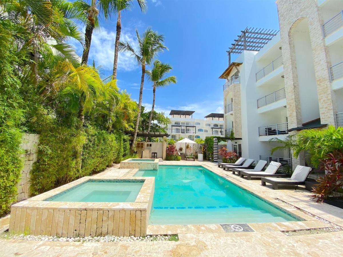 Apartahotel Deluxe Suites Chateau Del Mar - Swimming Pool And Jacuzzi - Bavaro Beach